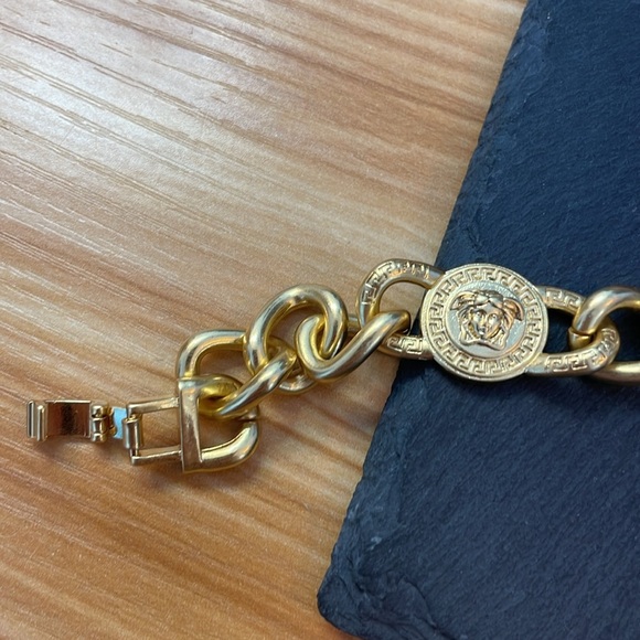 Versace bracelet gold tone with closure - Picture 8 of 11